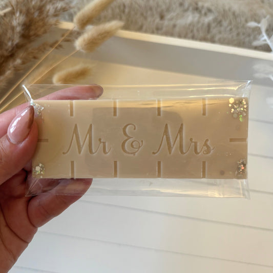 Mr and Mrs Snap Bar